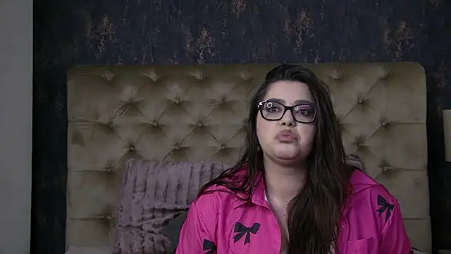 AriaRussell online show from April 2026 08:39:01 PM