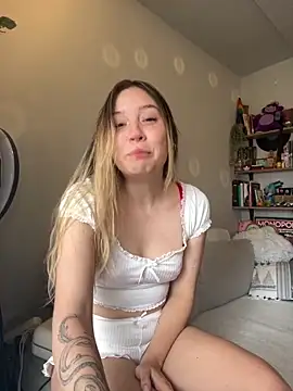 Snapshot of Darling_XXX chatting on March 2025 08:00:01 PM Darling XXX online show from March 2025 08:00:01 PM