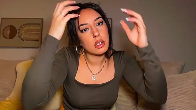 Snapshot of SissiVienna chatting on April 2026 05:29:01 PM SissiVienna online show from April 2026 05:29:01 PM