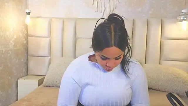 EmilyQueen3x online show from July 2026 12:03:02 PM