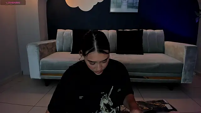 Snapshot of MartinnaBonnet chatting on February 2025 01:30:01 PM MartinnaBonnet online show from February 2025 01:30:01 PM