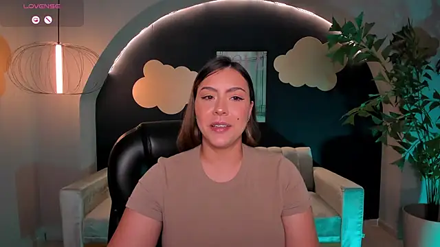 Snapshot of MartinnaBonnet chatting on March 2025 04:57:01 PM MartinnaBonnet online show from March 2025 04:57:01 PM