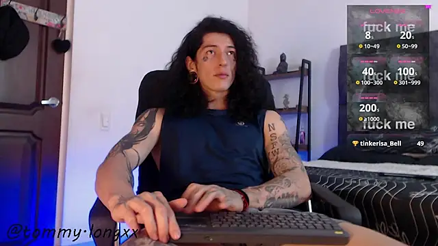 Snapshot of tommylongxx chatting on October 2025 02:45:01 AM tommylongxx online show from October 2025 02:45:01 AM