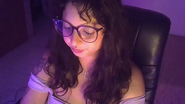 Snapshot of myamillor chatting on December 2024 10:02:02 PM myamillor online show from December 2024 10:02:02 PM