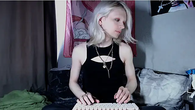 Alien Bella online show from July 2026 01:36:01 PM