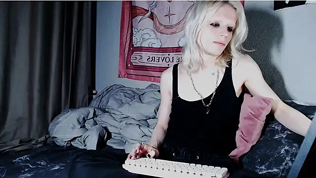 Alien Bella online show from August 2026 10:55:02 PM