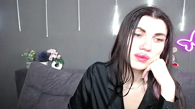 MilaLoona online show from April 2026 06:05:01 AM