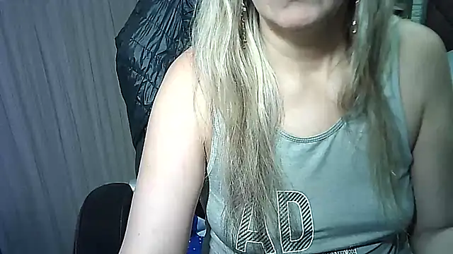 Snapshot of DianaRouse chatting on March 2025 11:25:01 PM DianaRouse online show from March 2025 11:25:01 PM