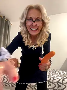 Snapshot of adella13 chatting on December 2025 08:05:01 PM adella13 online show from December 2025 08:05:01 PM