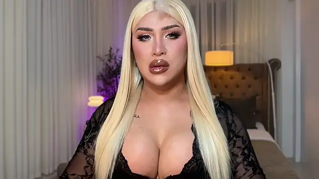 Snapshot of Your_Majesty_Tyra chatting on October 2025 03:04:01 AM Your Majesty Tyra online show from October 2025 03:04:01 AM