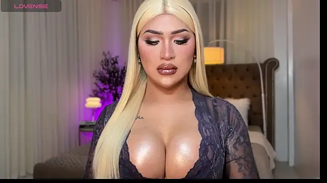 Snapshot of Your_Majesty_Tyra chatting on November 2025 04:32:02 AM Your Majesty Tyra online show from November 2025 04:32:02 AM