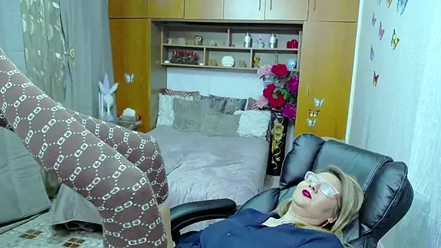 LucilleFenlys online show from December 2024 12:19:02 AM