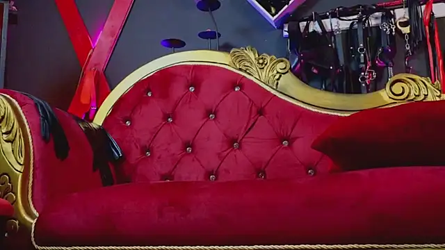 PerlaDivaio online show from November 2025 02:16:02 PM