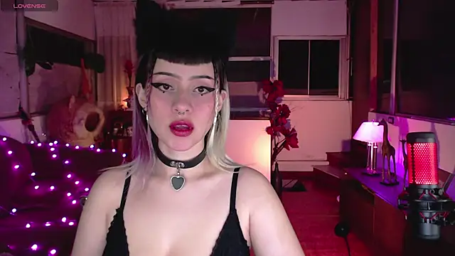 Snapshot of Aquamarinebubble chatting on January 2025 02:11:01 AM Aquamarinebubble online show from January 2025 02:11:01 AM