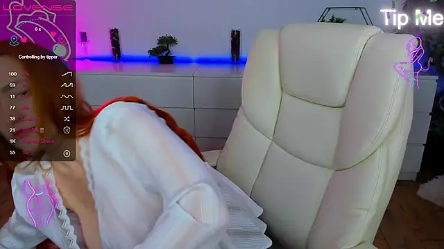 Kamilla Hot online show from November 2025 07:01:02 PM