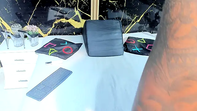 NahomyOwen online show from October 2025 12:24:01 PM