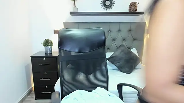 Snapshot of isabella_florez chatting on March 2025 06:00:02 PM isabella florez online show from March 2025 06:00:02 PM