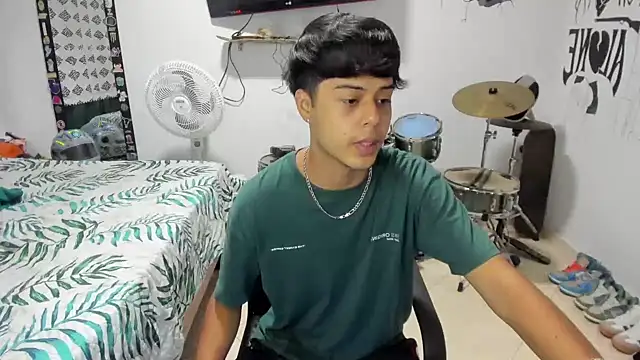 Snapshot of Zack_falcon chatting on January 2025 10:08:01 PM Zack falcon online show from January 2025 10:08:01 PM