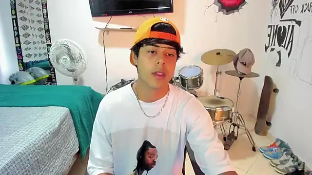 Snapshot of Zack_falcon chatting on February 2025 12:14:02 PM Zack falcon online show from February 2025 12:14:02 PM