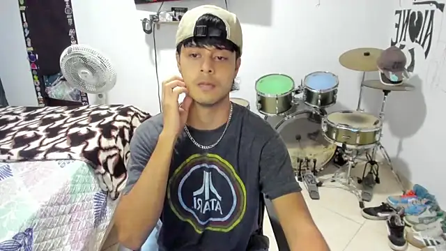 Snapshot of Zack_falcon chatting on October 2025 03:43:02 AM Zack falcon online show from October 2025 03:43:02 AM