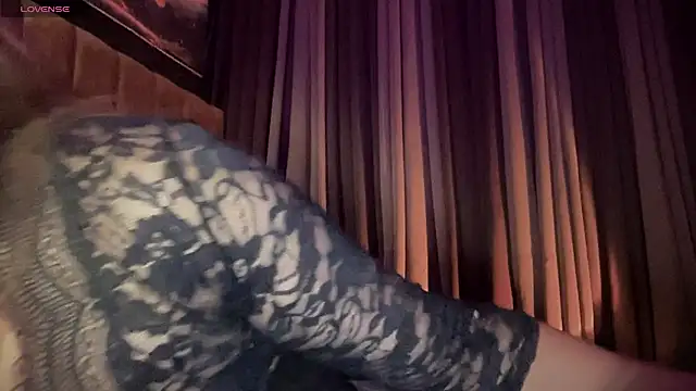 Snapshot of Lo_la_69 chatting on November 2025 03:37:02 AM Lo la 69 online show from November 2025 03:37:02 AM