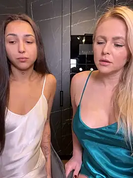 Snapshot of Keep_us_wild chatting on February 2025 03:48:01 AM Keep us wild online show from February 2025 03:48:01 AM