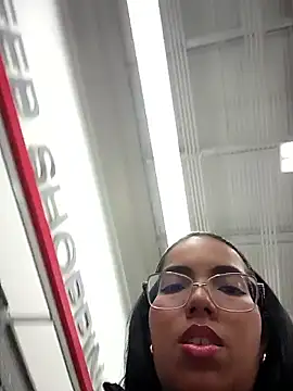 Snapshot of SheenaBrooke chatting on October 2025 07:25:01 PM SheenaBrooke online show from October 2025 07:25:01 PM