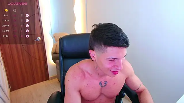 Snapshot of harrisoncuper chatting on December 2025 10:59:02 PM harrisoncuper online show from December 2025 10:59:02 PM