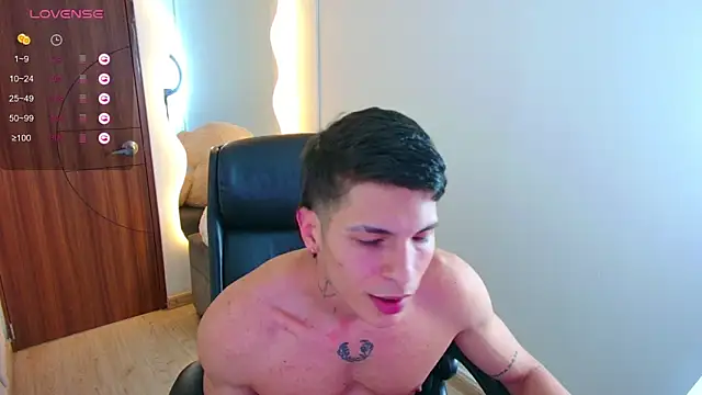 Snapshot of harrisoncuper chatting on January 2026 01:43:01 AM harrisoncuper online show from January 2026 01:43:01 AM