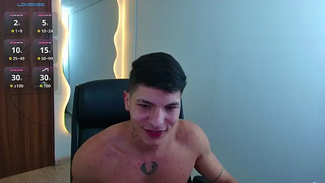 Snapshot of harrisoncuper chatting on May 2026 02:40:02 AM harrisoncuper online show from May 2026 02:40:02 AM