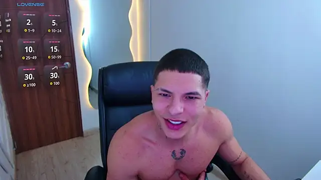 Snapshot of harrisoncuper chatting on May 2026 08:26:01 PM harrisoncuper online show from May 2026 08:26:01 PM