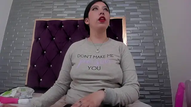 AntoneellaF online show from January 2025 10:24:01 PM