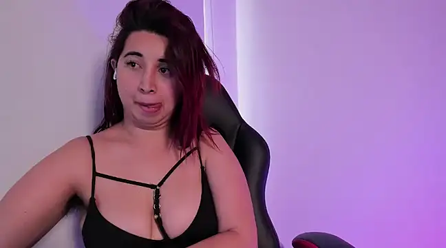 Snapshot of madelaine_blosson chatting on December 2024 02:28:01 PM madelaine blosson online show from December 2024 02:28:01 PM