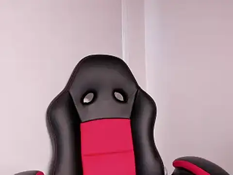 Snapshot of madelaine_blosson chatting on December 2024 12:30:01 PM madelaine blosson online show from December 2024 12:30:01 PM