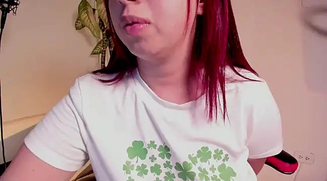 Snapshot of madelaine_blosson chatting on January 2025 02:38:02 AM madelaine blosson online show from January 2025 02:38:02 AM