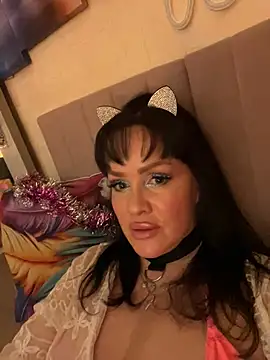 Snapshot of Lolaley2 chatting on February 2026 04:10:02 PM Lolaley2 online show from February 2026 04:10:02 PM