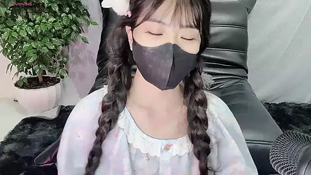 Snapshot of Mya_Lee chatting on December 2024 10:43:01 PM Mya Lee online show from December 2024 10:43:01 PM