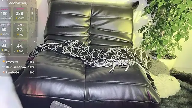 Snapshot of Mya_Lee chatting on December 2024 10:59:02 PM Mya Lee online show from December 2024 10:59:02 PM