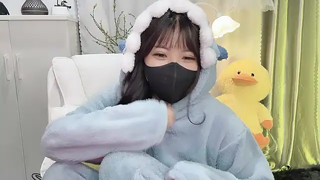 Snapshot of Mya_Lee chatting on January 2025 08:07:02 PM Mya Lee online show from January 2025 08:07:02 PM