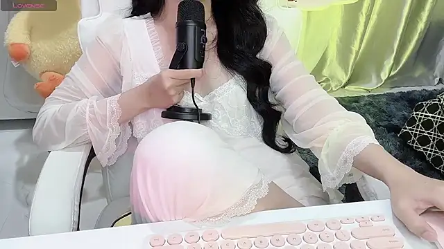 Snapshot of Mya_Lee chatting on February 2025 07:54:01 PM Mya Lee online show from February 2025 07:54:01 PM