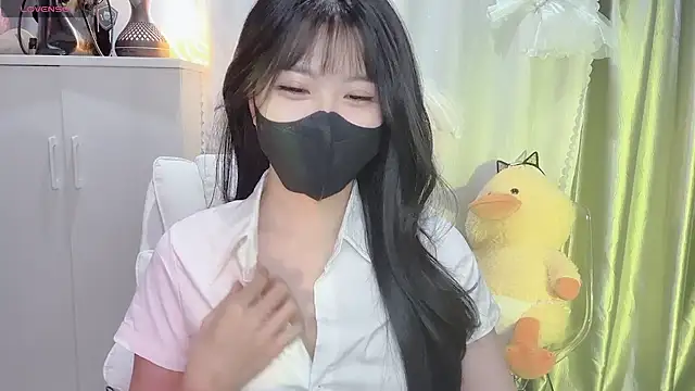 Snapshot of Mya_Lee chatting on February 2025 04:57:01 PM Mya Lee online show from February 2025 04:57:01 PM