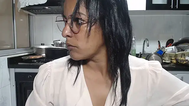 kateleyagrey online show from April 2026 06:09:01 PM