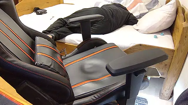 Snapshot of KmlBI26 chatting on October 2025 07:15:02 PM KmlBI26 online show from October 2025 07:15:02 PM