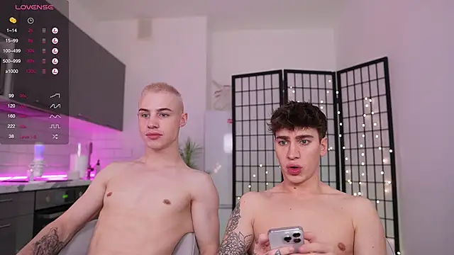 Snapshot of Evan__White_ chatting on December 2024 05:35:02 PM Evan White online show from December 2024 05:35:02 PM