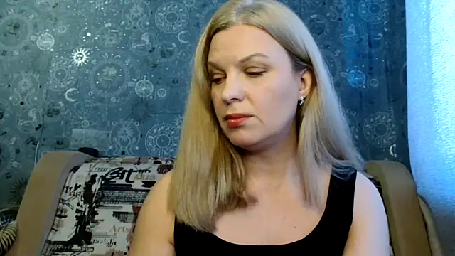 Snapshot of BlondeFox chatting on November 2025 04:45:02 AM BlondeFox online show from November 2025 04:45:02 AM