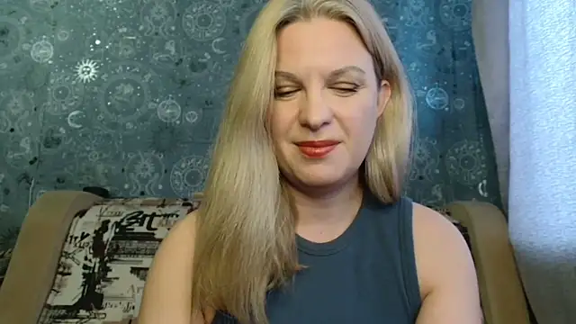 Snapshot of BlondeFox chatting on December 2025 05:04:02 AM BlondeFox online show from December 2025 05:04:02 AM