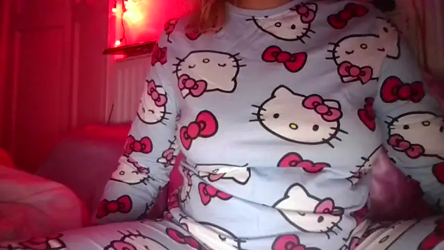 Snapshot of RealLittleRedRidingHood chatting on March 2025 06:44:02 PM RealLittleRedRidingHood online show from March 2025 06:44:02 PM