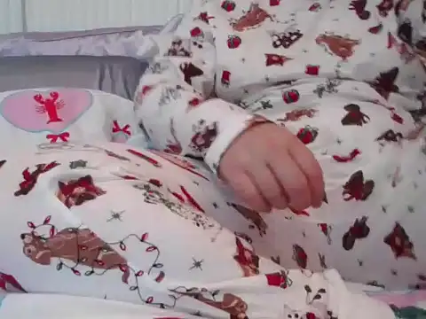 Snapshot of RealLittleRedRidingHood chatting on November 2025 01:55:01 PM RealLittleRedRidingHood online show from November 2025 01:55:01 PM