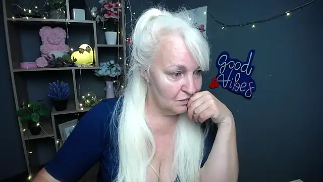 BlondyLeeBest online show from July 2026 06:43:02 PM