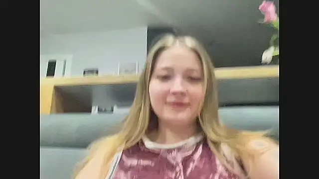 Snapshot of CharmingSarah chatting on March 2025 04:24:02 PM CharmingSarah online show from March 2025 04:24:02 PM